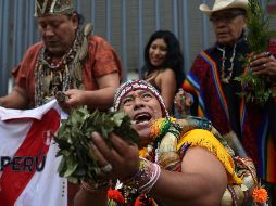 Según explican, la ceremonia tiene la intención de ''revertir'' los conjuros de mala suerte que supuestamente lanzaron brujos chilenos a la selección de Perú. AP / M. Mejía