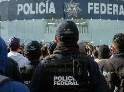 Los elementos presentan durante su protesta un pliego petitorio de 11 puntos. EFE/M. Hart