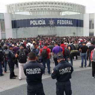 Policías federales toman base de Ciudad de México