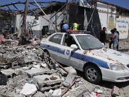 Escombros en el centro de detención de migrantes, luego del ataque. AP/H. Ahmed