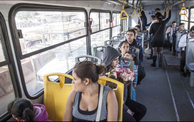 Recurrentemente, son los propios choferes del transporte público, quienes acosan sexualmente a las usuarias. EL INFORMADOR / ARCHIVO