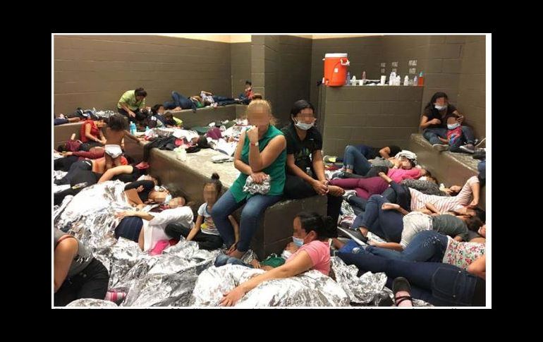 El Departamento de Seguridad Nacional divulgó fotografías donde se muestra a los migrantes en condiciones deplorables. AFP/DHS Inspector General Office