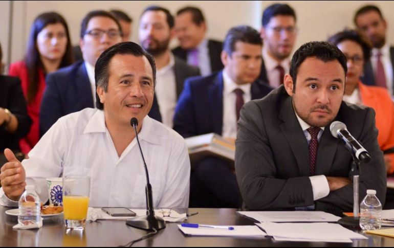 Denuncian que el subsecretario de Finanzas y Administración, Eleazar Guerrero Pérez, es primo del gobernador (i). TWITTER/@CuitlahuacGJ