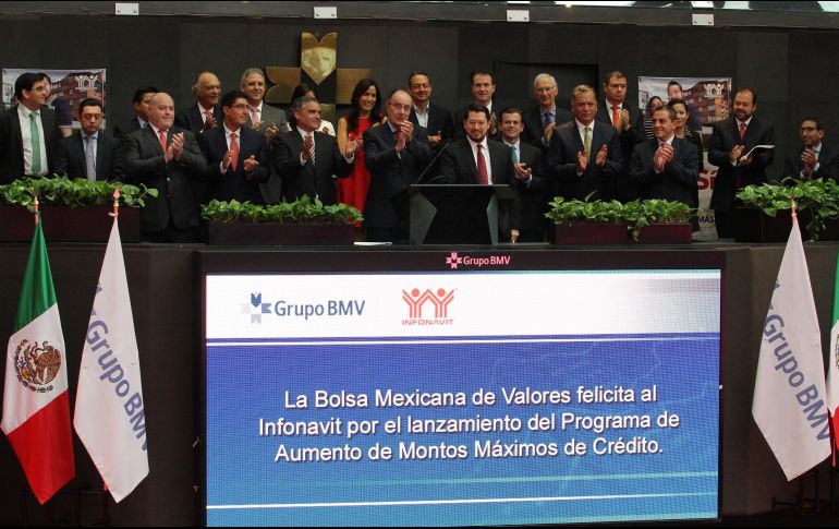 En la sede de la BMV se realizó el campanazo del lanzamiento del Programa de Aumento de Montos Máximos de Crédito. NOTIMEX/G. Granados