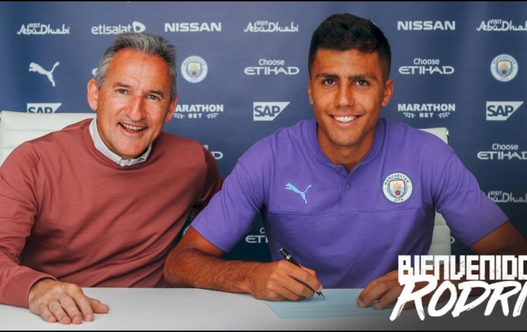 A Rodri se le compara con Sergio Busquets, un centrocampista defensivo descubierto por Pep Guardiola, entrenador actual del City. ESPECIAL / mancity.com