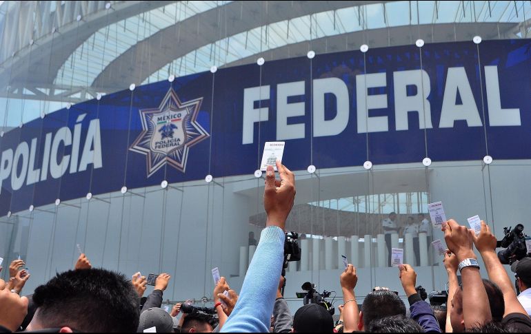 Policías federales inconformes se manifiestan desde la semana pasada en el centro de mando de la corporación en Ciudad de México. NTX/ARCHIVO