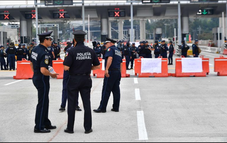 Como parte de sus medidas de presión, los policías bloquearon el tránsito en distintas autopistas del país por segundo día consecutivo. SUN/H. García
