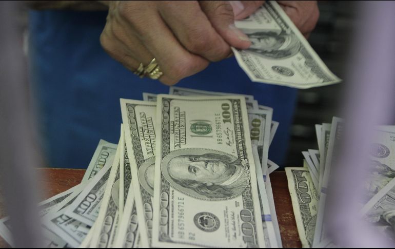 El tipo de cambio para solventar operaciones denominadas en moneda extranjera pagaderas en el país se ubica en 18.9947 pesos. EL INFORMADOR / ARCHIVO