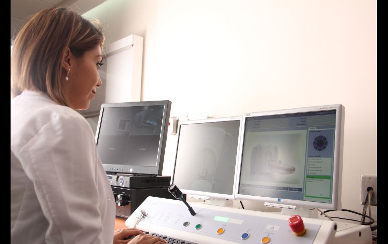 El procedimiento con Gamma Knife Perfexion tiene una duración de dos a cuatro horas y la estancia del paciente en el hospital no es mayor de una noche. ESPECIAL