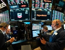 El promedio industrial Dow Jones descendió 43 unidades, 0.2%, a 26 mil 922 enteros. AP/M. Lennihan