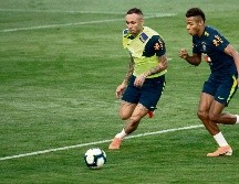 Los brasileños juegan más fieles a su estilo y los resultados los tienen en el partido por el campeonato del torneo continental. EFE