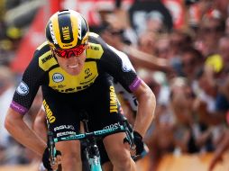 Teunissen ganó la primera etapa del Tour y se vistió gracias a ello con el maillot amarillo de líder de la general, este sábado en Bruselas. AP / C. Ena