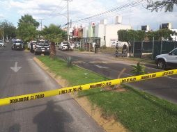 En la colonia Bosques del Centinela, habitantes reportaron olores fétidos en el interior de un vehículo Chrysler Stratus dorado. EL INFORMADOR/S. Blanco