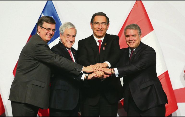 El canciller mexicano, Marcelo Ebrard (primero de izquierda a derecha), estuvo en la reunión. EFE