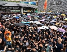 La multitudinaria marcha invadió calles de Hong Kong. AFP/H. Retamal