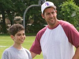 Adam Sandler interpretó el papel de  “Lenny Feder” y Cameron el de “Keithie Feder”, como padre e hijo en “Son Como Niños”. FACEBOOK / grown ups