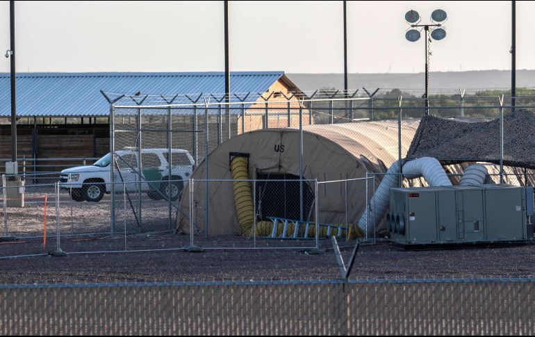 Abogados que visitaron la estación de la Patrulla Fronteriza en Clint, Texas, denunciaron que menores detenidos padecían falta de alimentos, agua y condiciones sanitarias adecuadas. AFP/ARCHIVO