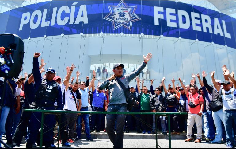 Los elementos siguen en plantón por la petición de respetar sus derechos y antigüedad. SUN/H. García
