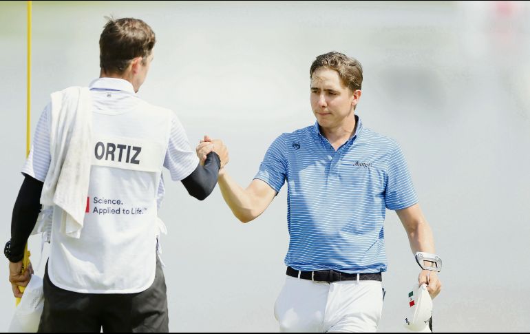 Carlos Ortiz terminó a cuatro golpes del campeón y con ello aseguró su permanencia en el PGA Tour para la próxima temporada. AFP / M. Reaves