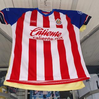 Piratas se adelantan a la venta de la "nueva" playera de Chivas