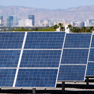 IUSA no sólo quiere los medidores, también va por los techos solares