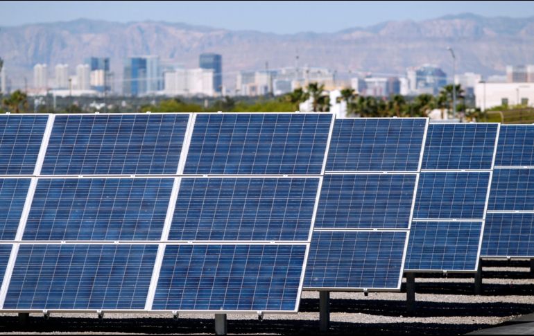 El valor de mercado que alcanzan los paneles solares en México es de 2 mil 300 MDD. AP/Archivo