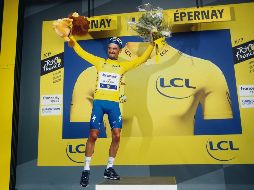 Con su triunfo en la tercera etapa, Julian Alaphilippe se convierte en el líder del Tour. EFE / Y. Valat