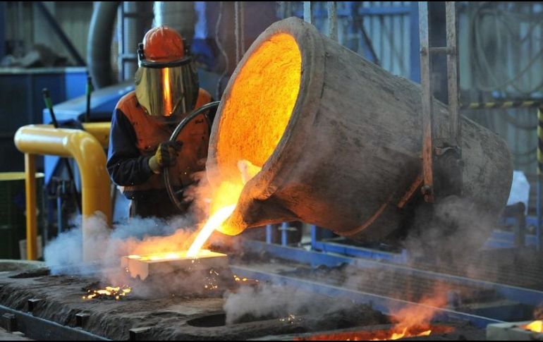 López Obrador sostiene que la aplicación de aranceles al acero mexicano por parte de Estados Unidos, es una decisión aislada pues no está relacionado con el tratado de libre comercio. EFE / ARCHIVO