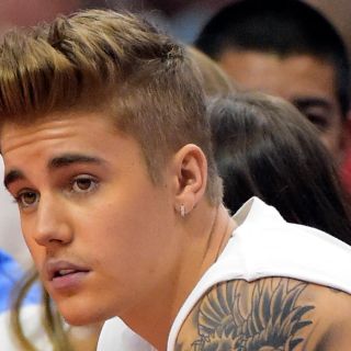 Justin Bieber aprovecha el "reto de la botella" para molestar a Tom Cruise