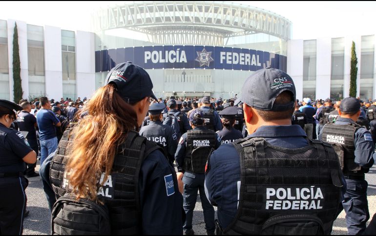 El abogado de los policías inconformes afirma que durante el fin de semana otros 62 elementos firmaron una nueva demanda de amparo que será presentada este martes. EFE / ARCHIVO