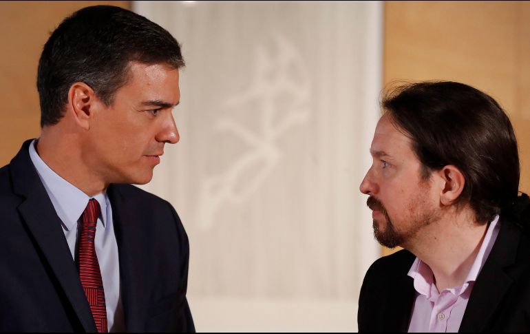 Los socialistas aseguraron que Pablo Iglesias (derecha) exigió a Pedro Sánchez (izquierda) ser vicepresidente de su Gobierno, algo que UP negó “rotundamente”. EE/J. Hidalgo