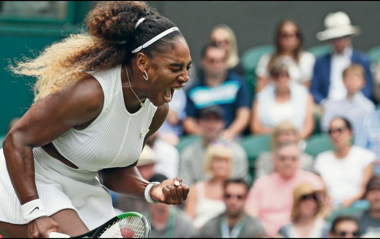 Serena Williams está a dos triunfos de lograr su título 24 de Grand Slam, aunque ayer pasó apuros para vencer a Alison Riske en Cuartos de Final. AP / K. Wigglesworth