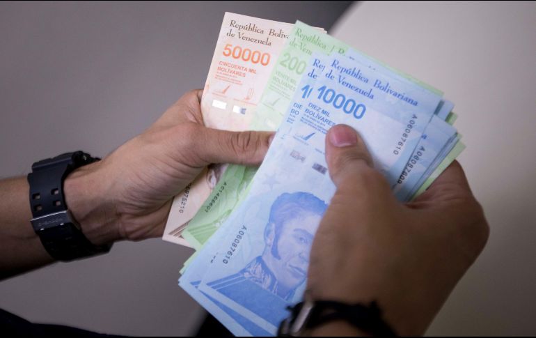 Ante la hiperinflación el Banco Central anunció en junio pasado la incorporación de tres nuevos billetes de 10 mil, 20 mil y 50 mil bolívares. EFE/ARCHIVO
