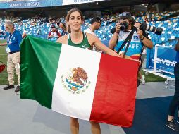 La tapatía Paola Morán realizó una gran carrera para subir a lo más alto del podio en la prueba de los 400 metros planos. TWITTER / @napoli2019