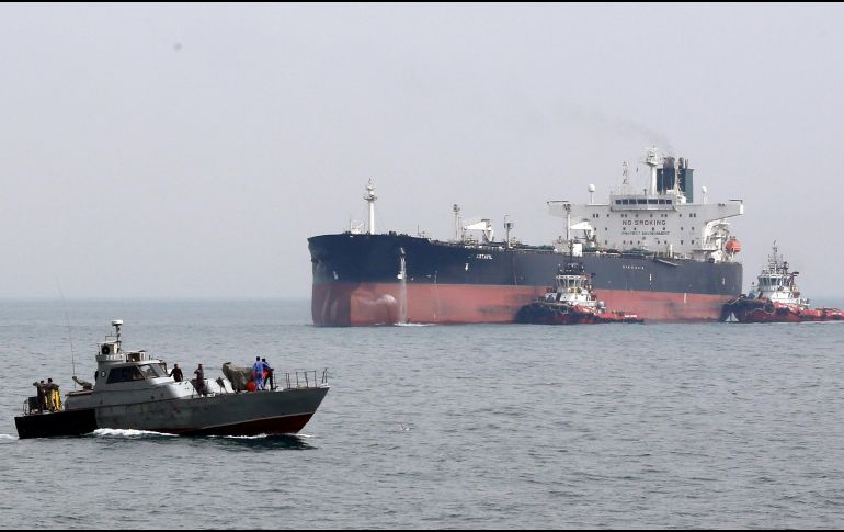 La Fuerza Naval de los Guardianes de la Revolución de Irán rechazó haber intentado impedir el paso del petrolero, como reclaman el Reino Unido y EU. EFE / ARCHIVO