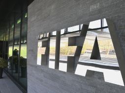 La sanción la recibirá el equipo cuyos seguidores sean responsables de los incidentes, según el nuevo reglamento disciplinario que entrará en vigor el lunes. ESPECIAL / fifa.com