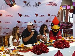 El mexicano Rolando Cantú, quien jugara para el equipo en 2005 y 2006, estuvo en la presentación del evento, así como porristas oficiales y ''Big Red'', la mascota oficial. EL INFORMADOR / F. Romero