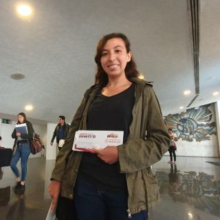 Entregan becas federales a mil 805 jóvenes universitarios