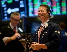 El Dow Jones ganó 227 unidades, 0.8%, y cerró en 27 mil 088 puntos. AFP/ARCHIVO