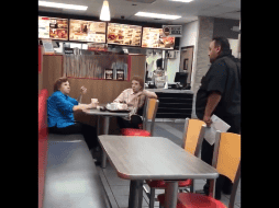 El gerente, que fue identificado como Ricardo Castillo, argumentó que es libre de expresarse y que no era mexicano. TWITTER