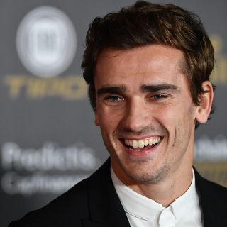 Antoine Griezmann firma con el Barcelona hasta 2024