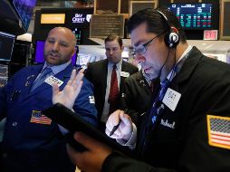 El índice Dow Jones subió 243 puntos, 0.9%, a 27 mil 332 unidades. AP/R. Drew