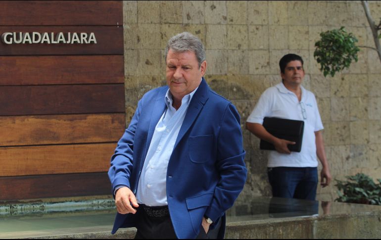 Carlos Álvarez del Castillo llega a la Canaco para participar en la reunión. EL INFORMADOR/E. Barrera