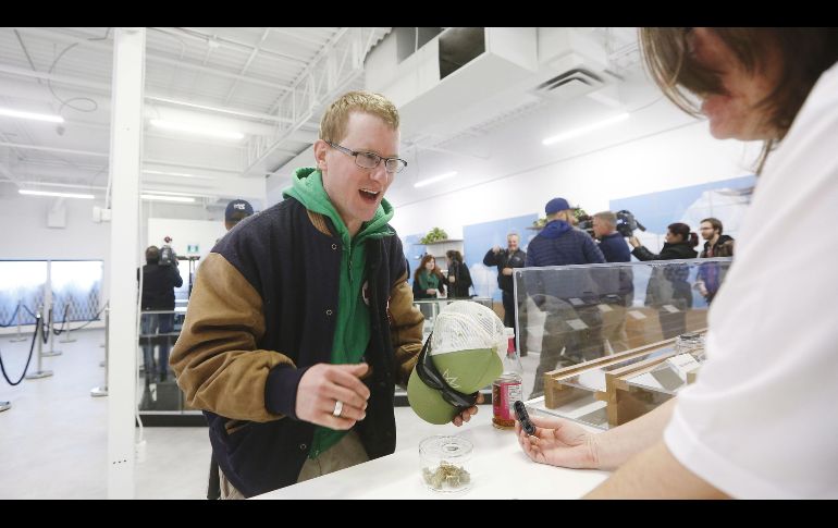 El precio por gramo de cannabis legal oscila entre 10 y 14 dólares, según la provincia. AP/ ARCHIVO