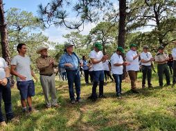 Con la meta de mil árboles en dos hectáreas el gobernador, Enrique Alfaro Ramírez, junto con el titular de la Secretaría de Medio Ambiente y Desarrollo Territorial (Semadet) dieron el banderazo para comenzar. EL INFORMADOR/ Y. Mora