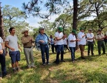 Con la meta de mil árboles en dos hectáreas el gobernador, Enrique Alfaro Ramírez, junto con el titular de la Secretaría de Medio Ambiente y Desarrollo Territorial (Semadet) dieron el banderazo para comenzar. EL INFORMADOR/ Y. Mora