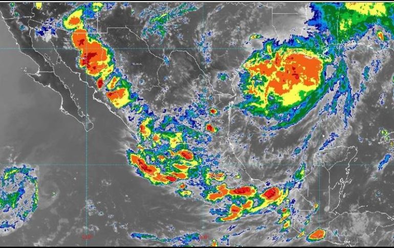 Las ondas tropicales 15 y 16, así como canales de baja presión extendidos en diferentes regiones del país, ocasionarán las condiciones descritas. ESPECIAL/CONAGUA