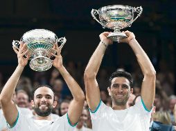 Juan Sebastián Cabal y Robert Farah durante la premiación. EFE