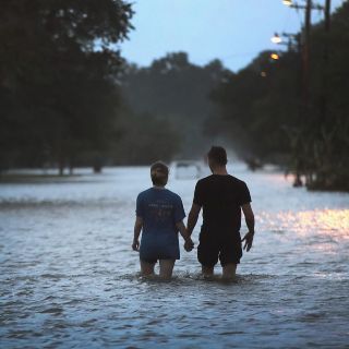 "Barry" se debilita, pero genera alerta por inundaciones en EU