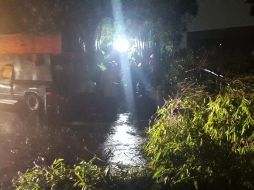 También se solicitó el auxilio para un grupo de 80 personas que quedaron atrapadas en el restaurante El Gran Mexicano. ESPECIAL/